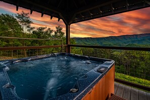 Outdoor spa tub - Family Retreat + Breathtaking Views (Pigeon Forge)