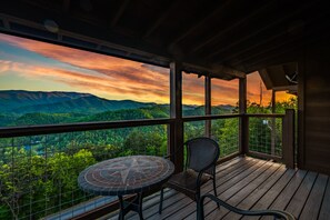 Outdoor dining - Family Retreat + Breathtaking Views (Pigeon Forge)