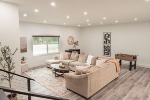 Living area - Take the time to relax at our remodeled peaceful parcel located in Penngrove, CA (Penngrove)