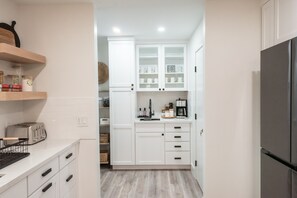 Private kitchen - Take the time to relax at our remodeled peaceful parcel located in Penngrove, CA (Penngrove)