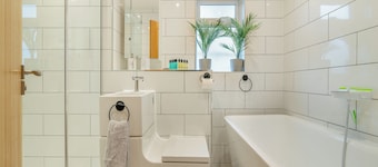 3 bedroom accommodation in Glastonbury