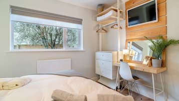 3 bedrooms, free WiFi, bed sheets