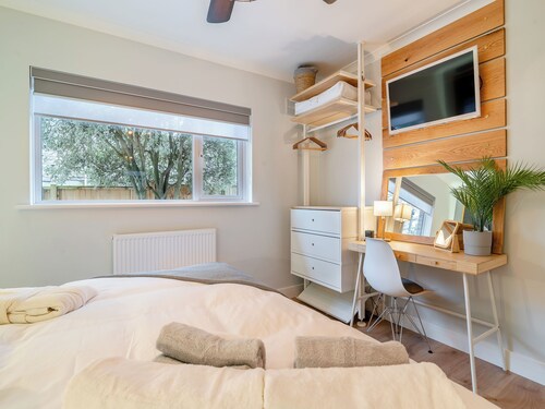 3 bedroom accommodation in Glastonbury