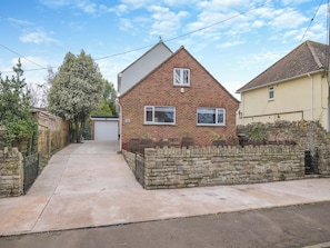 Exterior - 3 bedroom accommodation in Glastonbury (Glastonbury)