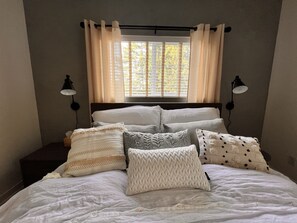 2 bedrooms, desk, free WiFi, bed sheets