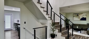 Black Hawk Mountain Retreat: pool table, foosball, air hockey, workout room!