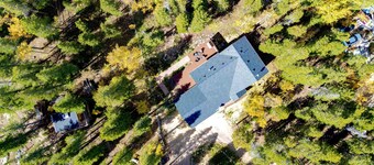 Black Hawk Mountain Retreat: pool table, foosball, air hockey, workout room!