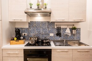 Fridge, microwave, oven, stovetop - Apartment in the center of Palermo (Palermo)