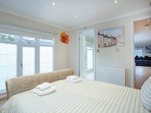 2 bedrooms, bed sheets