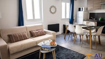 Comfort Apartment, 2 Bedrooms, Non Smoking, Private Bathroom - 2nd floor | Living area | 43-inch LED TV with digital channels, Netflix, books