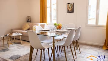 Family Apartment, 2 Bedrooms, Non Smoking, Private Bathroom - 3rd floor | Living area | 43-inch LED TV with digital channels, Netflix, books