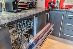 Basic House, Multiple Beds | Private kitchen