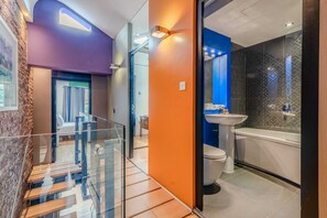Basic House, Multiple Beds | Bathroom - Beautiful 3-bed Abode in Mile End (London)