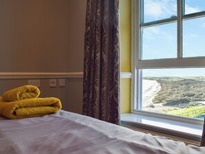 3 عدّة غرف نوم وواي فاي مجانًا وملاءات أسرّة