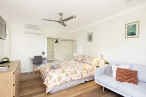 1 habitación, tabla de planchar con plancha, wifi y ropa de cama