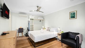 1 slaapkamer, een bureau, een strijkplank/strijkijzer, gratis wifi