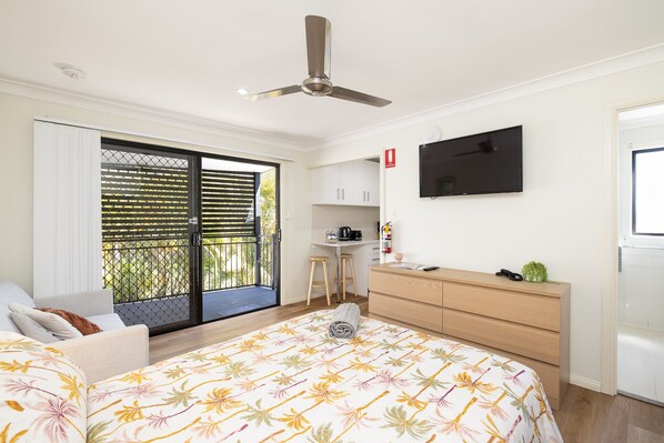 1 habitación, tabla de planchar con plancha, wifi y ropa de cama