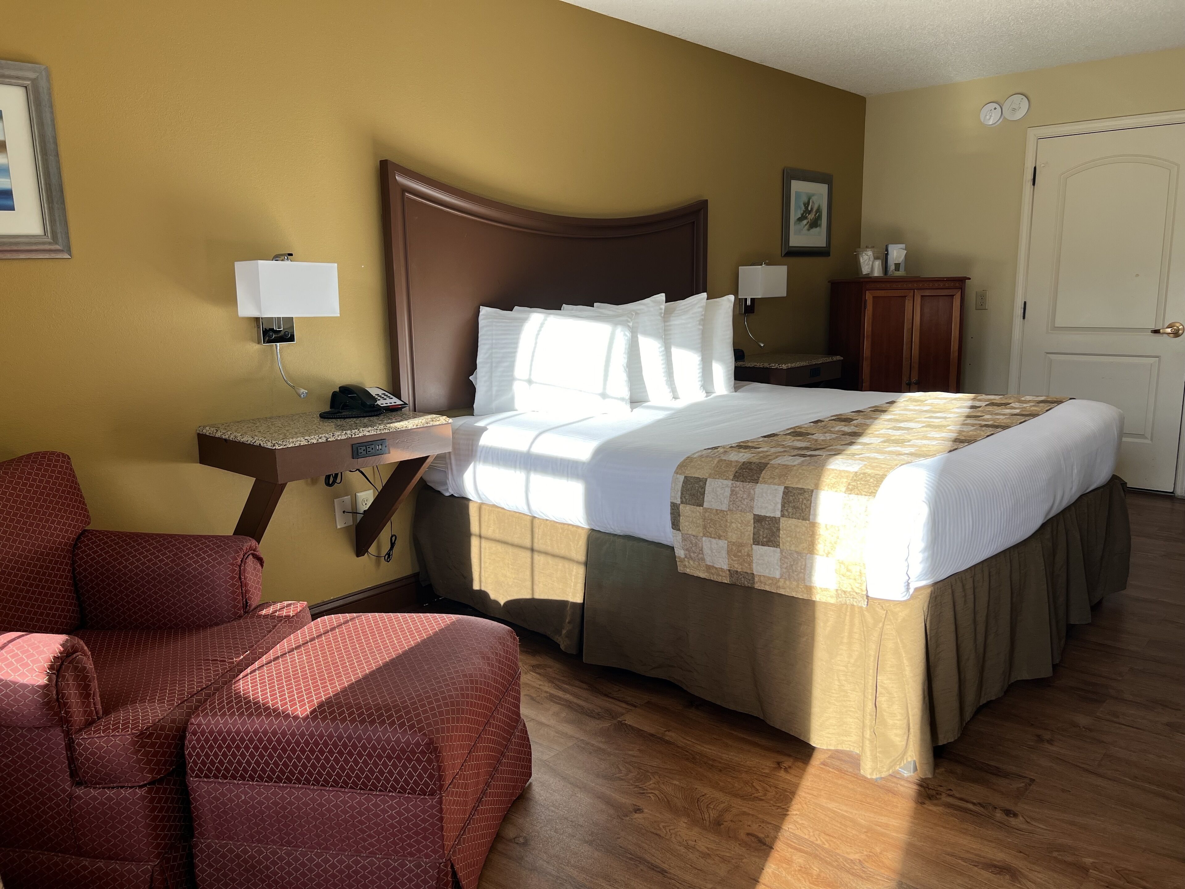 Room, 1 King Bed | Free WiFi