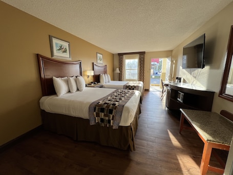 Room, 2 Queen Beds | 1 bedroom, free WiFi
