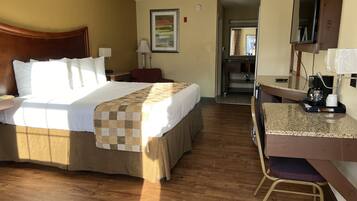 Room, 1 King Bed | 1 bedroom, free WiFi