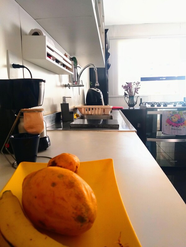 Kühlschrank, Mikrowelle, Ofen, Mixer