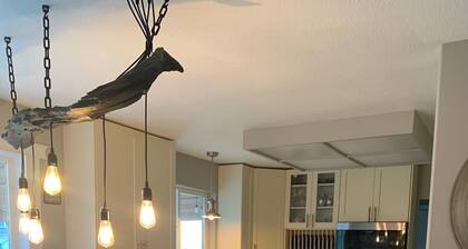 3 bedroom house, pet friendly, large yard, close to lake