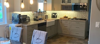 3 bedroom house, pet friendly, large yard, close to lake