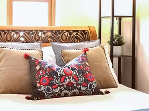 3 bedrooms, free WiFi, bed sheets - 3 bedroom accommodation in St Just (St Just)