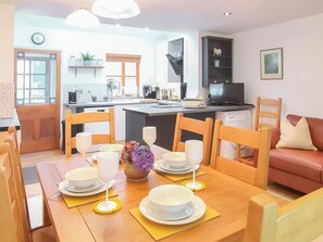 Dining - 3 bedroom accommodation in St Just (St Just)