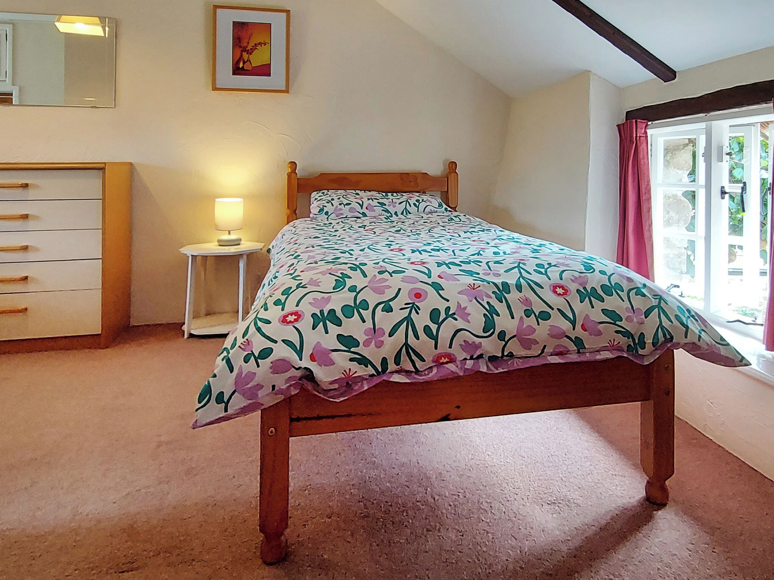 2 bedrooms, WiFi (free), bed sheets