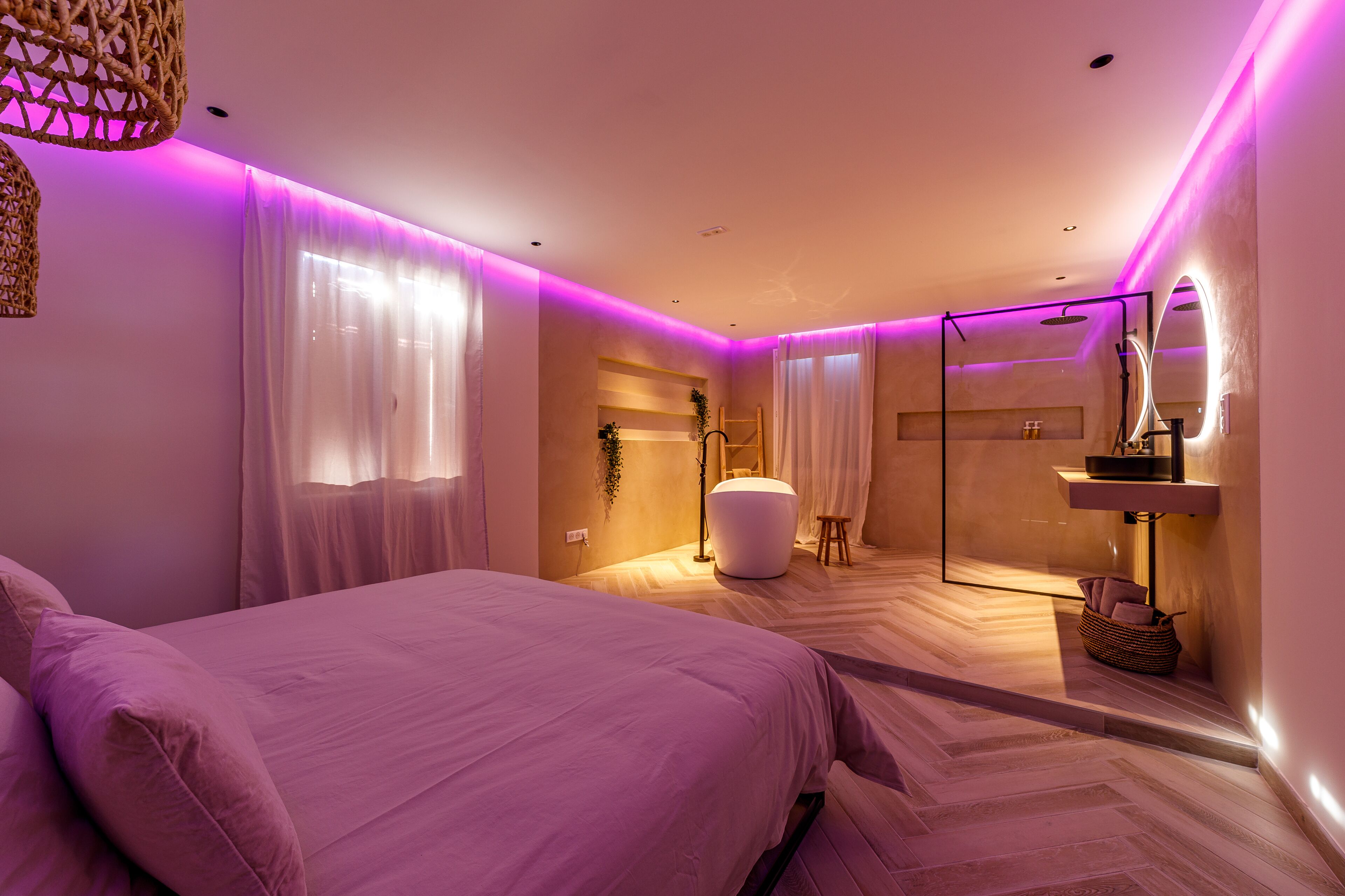 1 slaapkamer, een strijkplank/strijkijzer, gratis wifi, beddengoed