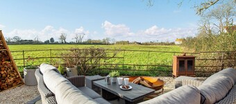 2 bedroom accommodation in Burtle, near Glastonbury