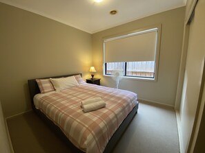 4 dormitorios, tabla de planchar con plancha, wifi gratis y ropa de cama
