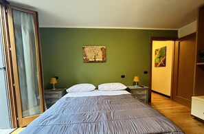 Comfort Triple Room | Hypo-allergenic bedding, desk, free WiFi