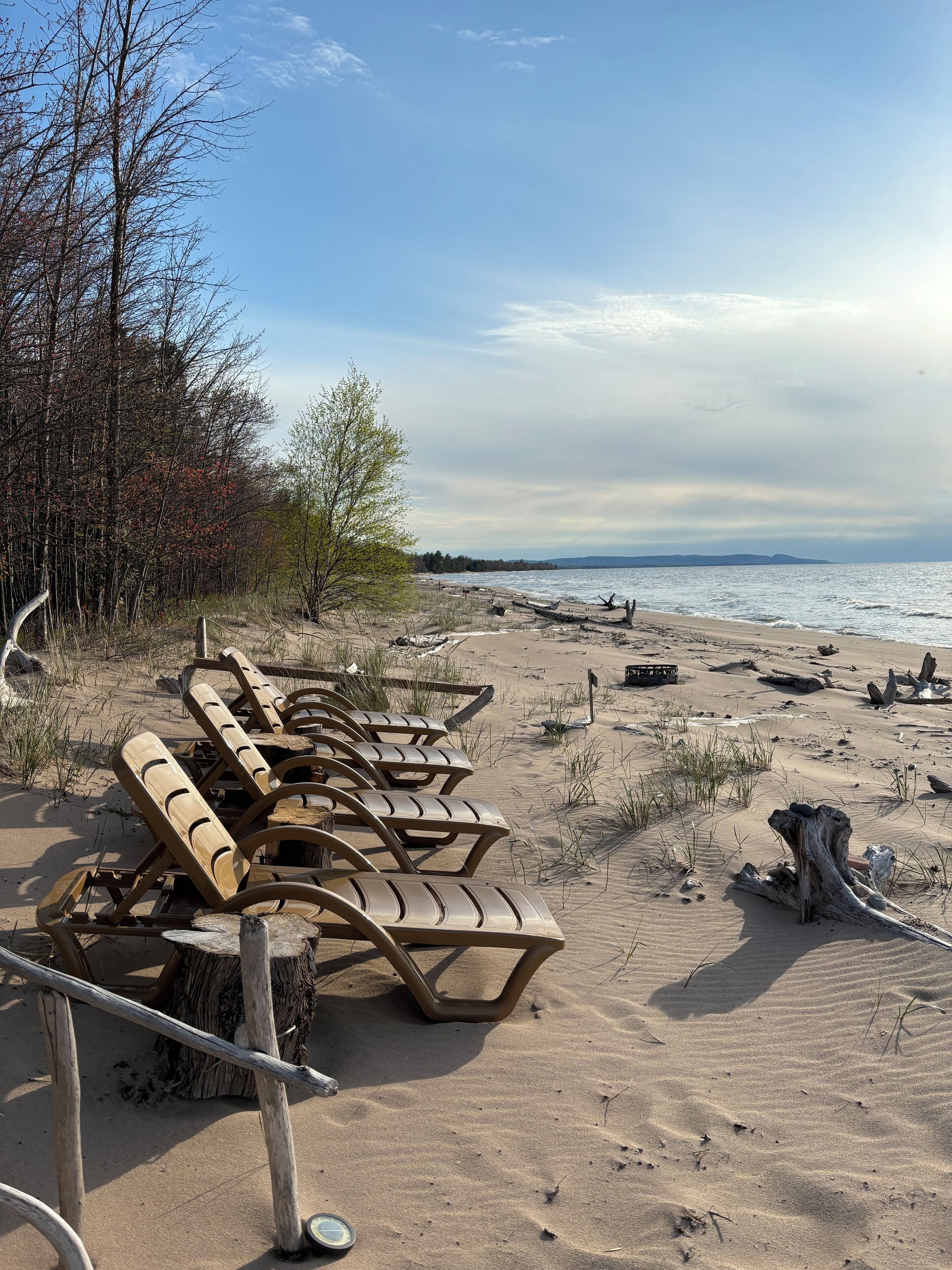 Plage, chaises longues, serviettes de plage