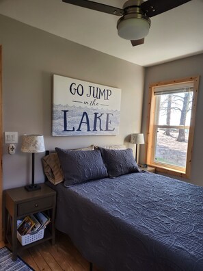 2 makuuhuonetta, työpöytä, silitysrauta/-lauta, ilmainen Wi-Fi