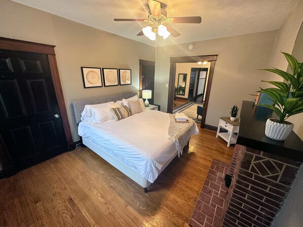 1 slaapkamer, een strijkplank/strijkijzer, wifi, beddengoed