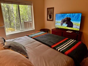 2 bedrooms, desk, travel crib, free WiFi