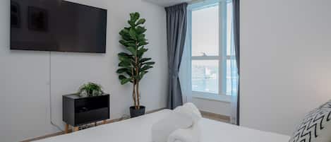 2 bedrooms, in-room safe, iron/ironing board, free WiFi