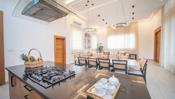 Villa, 5 Schlafzimmer, Raucher, eigener Pool | Esszimmer