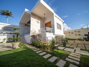 Property entrance - ¡ Luxurious Listed New Villa With 5 Br- 6 Bt In Sosua ! (Sosúa)