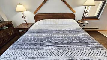 1 sovrum, internet och sÀngklÀder