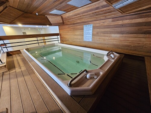 Pet Friendly King Studio, Center Village, walk to slopes 446