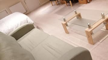 Individually furnished, desk, laptop workspace, free WiFi