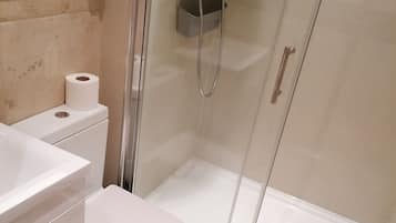 Trang bị nội thất với thiết kế riêng biệt, bàn