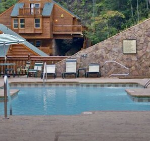 Innendørsbasseng og utendørsbasseng