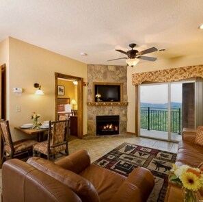 TV, fireplace - Special July 4th Rental in Beautiful Smokey Mountains (Gatlinburg)