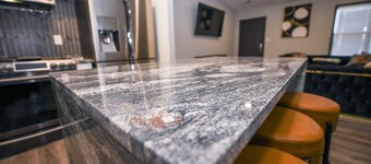 4 bedroom house close to downtown with 8 beds