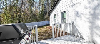 4 bedroom house close to downtown with 8 beds