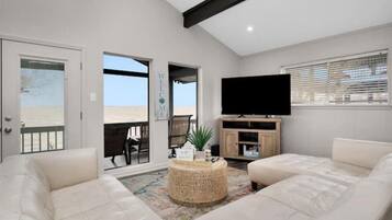 Smart TV, fireplace, DVD player, table tennis